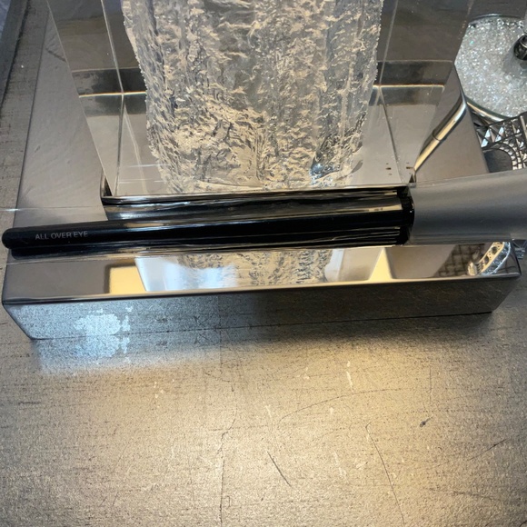 Laura Mercier All Over Eye Color Brush - Picture 6 of 6